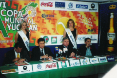 Conferencia de prensa 2002