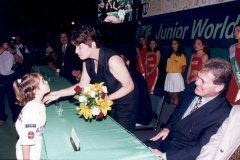 entrega-de-reconocimiento-a-jackie-nesbitt